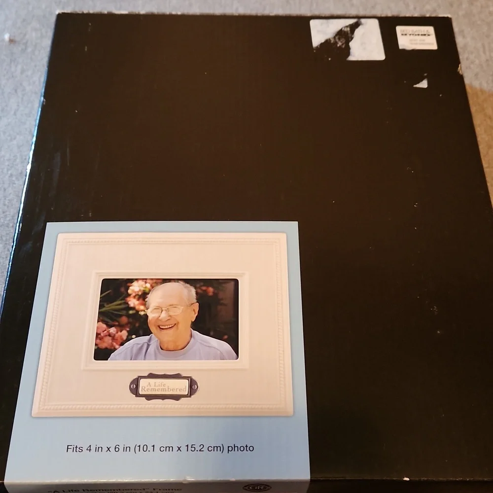 New In Box Ceramic Remembrance Photo Frame - Picture 5 of 6